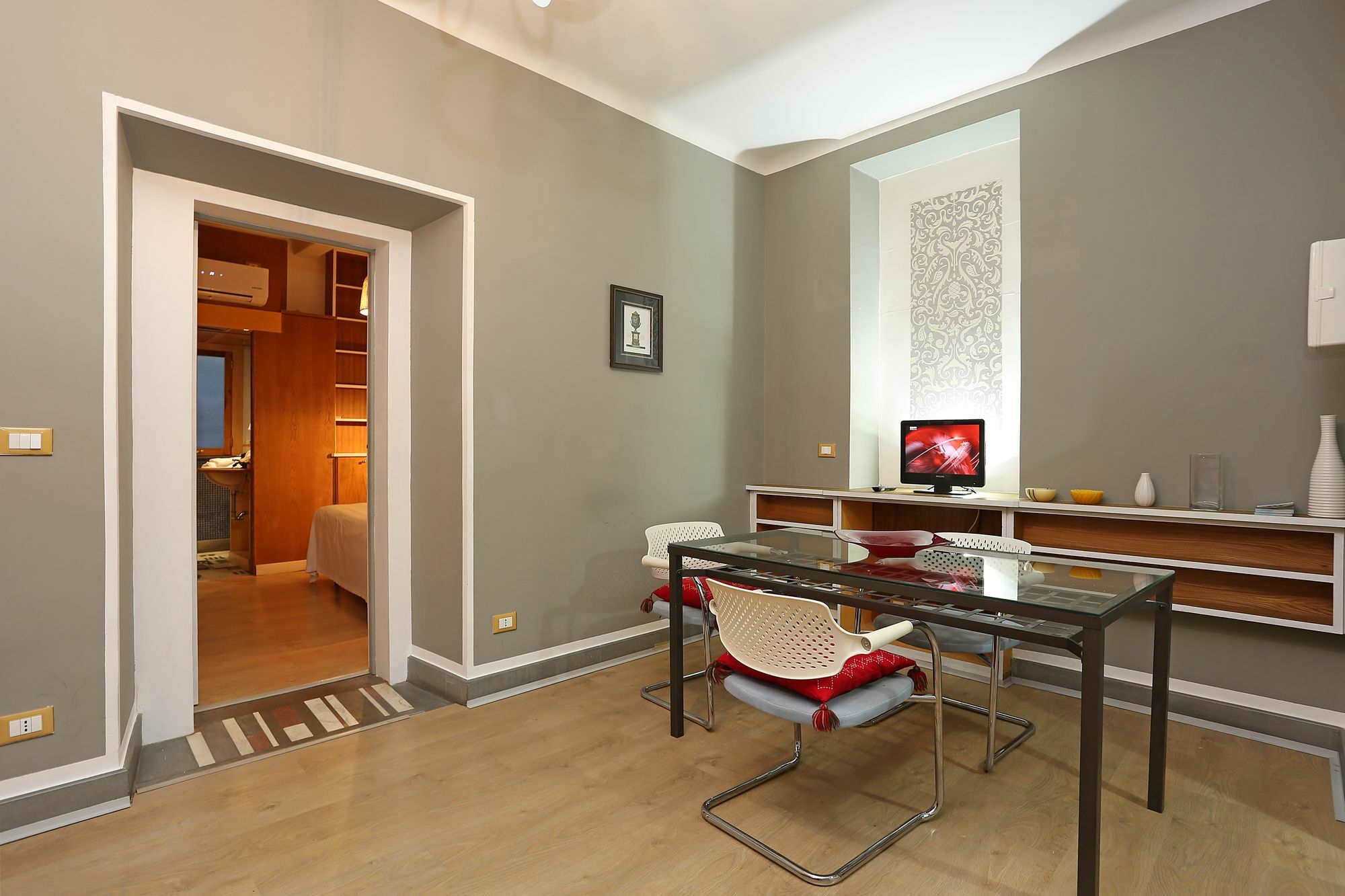 Rihana Luxury Rom