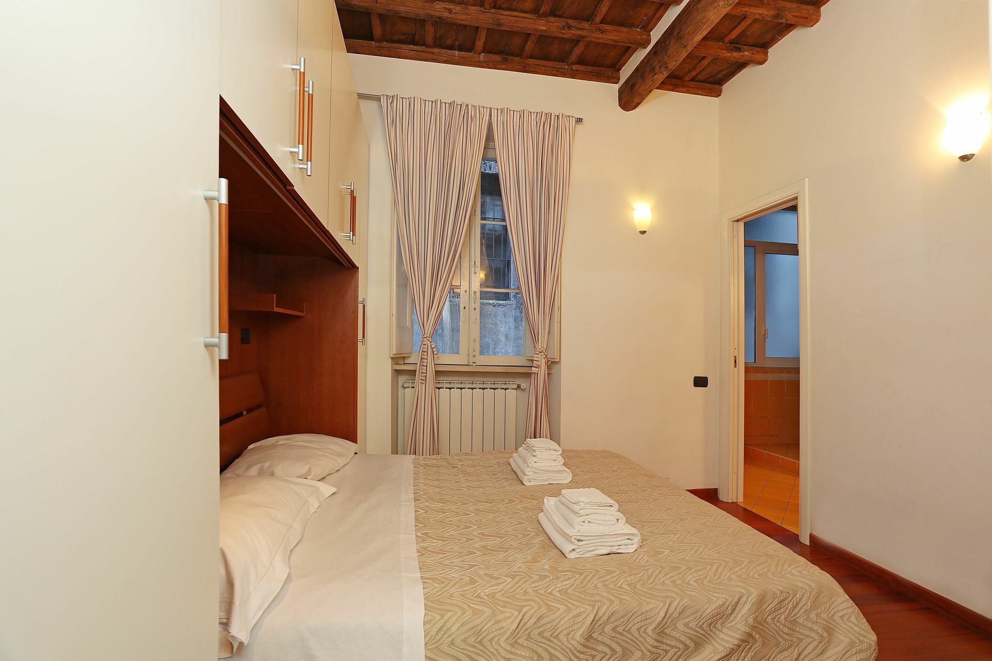 Rihana Luxury Rom
